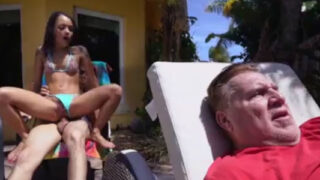 หนังโป๊ฝรั่ง แอบเย็ดกันกับเพื่อนพ่ออย่างเสียว Fucking friends dad