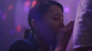 หนังอาร์ออนไลน์ เย็ดโชว์กลางร้านเหล้า โดนสาวจับอมควยสุดเสียว