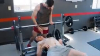 หนังโป๊เกย์ fucking in the gym ครูฝึกเย็ดตูดเกย์หล่อในรงยิม
