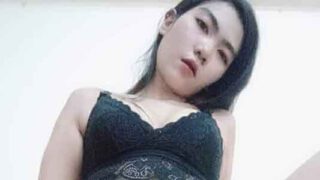 รูปโป๊ทางบ้าน ถอดกางเกงในแหกหีโชว์หนุ่มๆ โหนกหีสวยน่าเย็ดสุดๆ