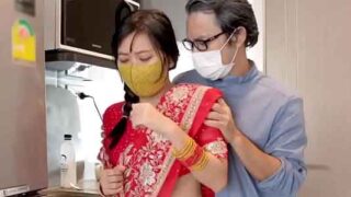 หนังเอ็กดูฟรี หมอนวดเย็ดสาวอินเดีย ทาน้ำมันจับกดเย็ดสดบนเตียงนอน