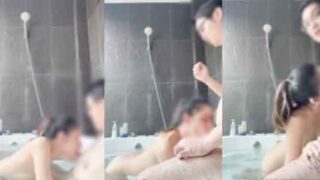 คลิป onlyfans jbswg_diary สาวสวยน้องเจลลี่เย็ดกับหนุ่มแว่นในอ่างน้ำ